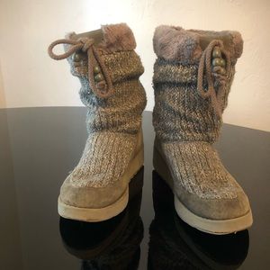 Skechers sweater boots size 7